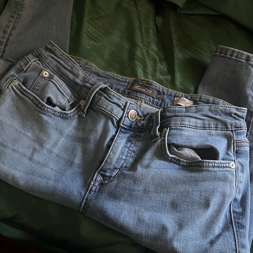 Low Rise Light Wash Jeans - Picture 4 of 7